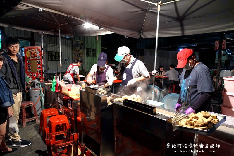 新北鶯歌美食．鶯歌夜市港式脆皮臭豆腐（豆腐酥脆，豬血湯軟嫩好吃）