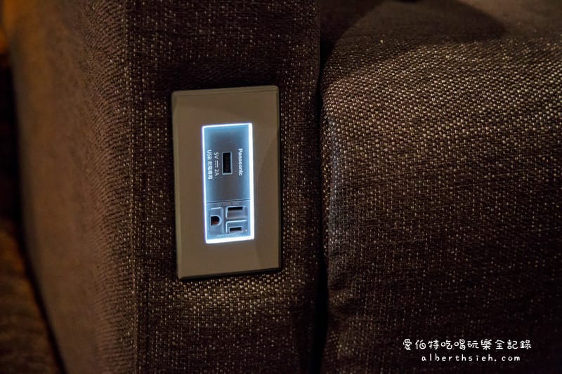 威秀影城Mappa廳．林口三井Outlet（什麼？！看電影還有提供自助吧跟USB充電）