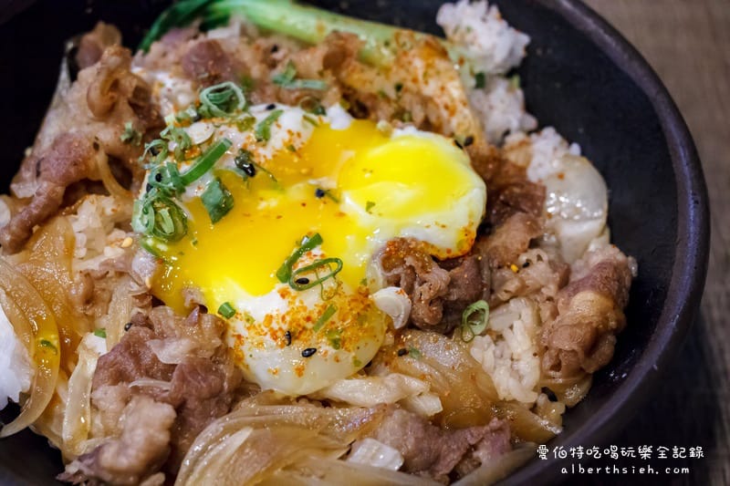 初手作牛肉拉麵．桃園區美食（份量十足，先滷後煎的厚切牛超特別）
