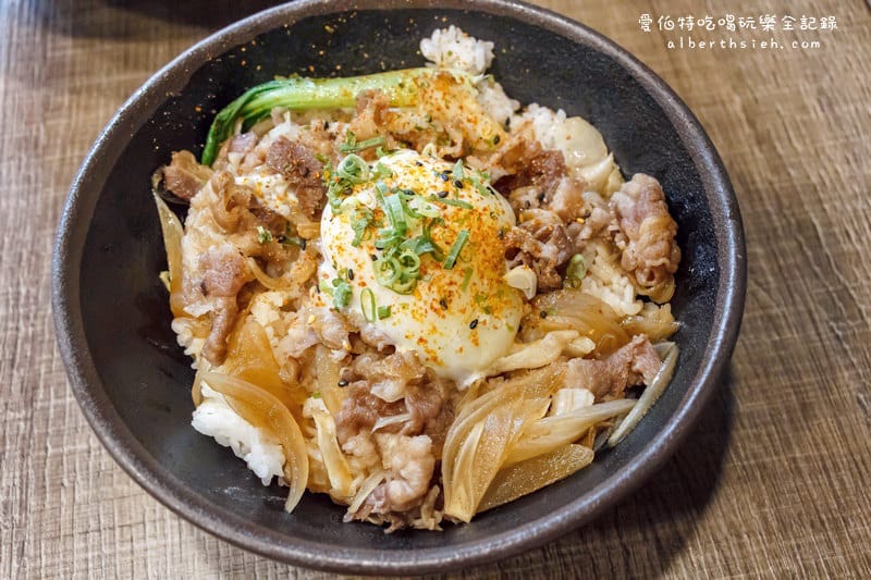 初手作牛肉拉麵．桃園區美食（份量十足，先滷後煎的厚切牛超特別）