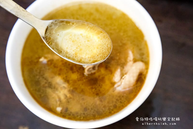 劉家麻油雞．龜山林口長庚醫院美食（酒的醇香跟麻油的香氣超濃郁）