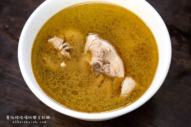 劉家麻油雞．龜山林口長庚醫院美食（酒的醇香跟麻油的香氣超濃郁）