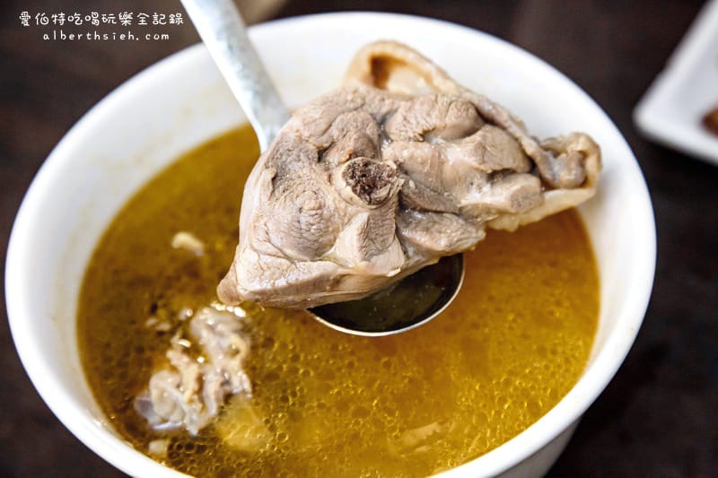 劉家麻油雞．龜山林口長庚醫院美食（酒的醇香跟麻油的香氣超濃郁）