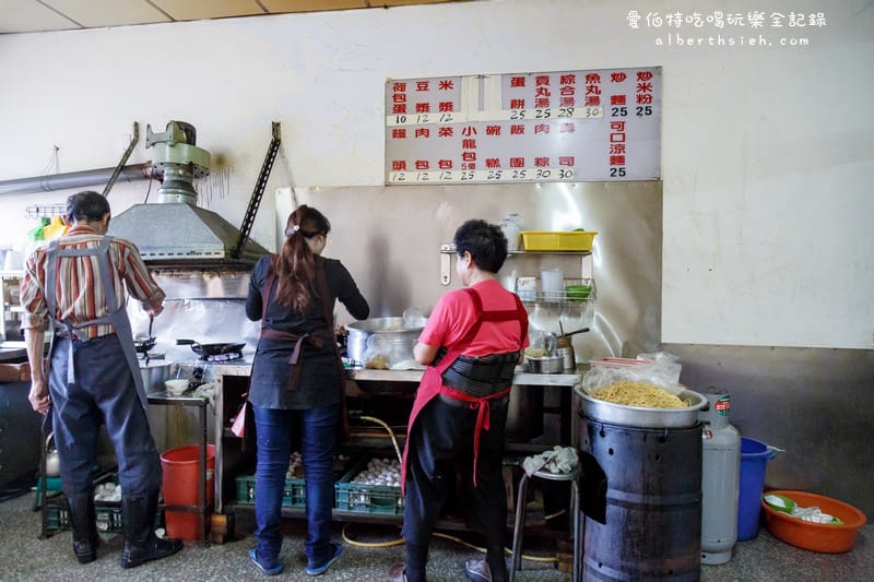 力行街無名早點．桃園八德美食（粉漿蛋餅口感厚實外皮酥香內裡軟Q）