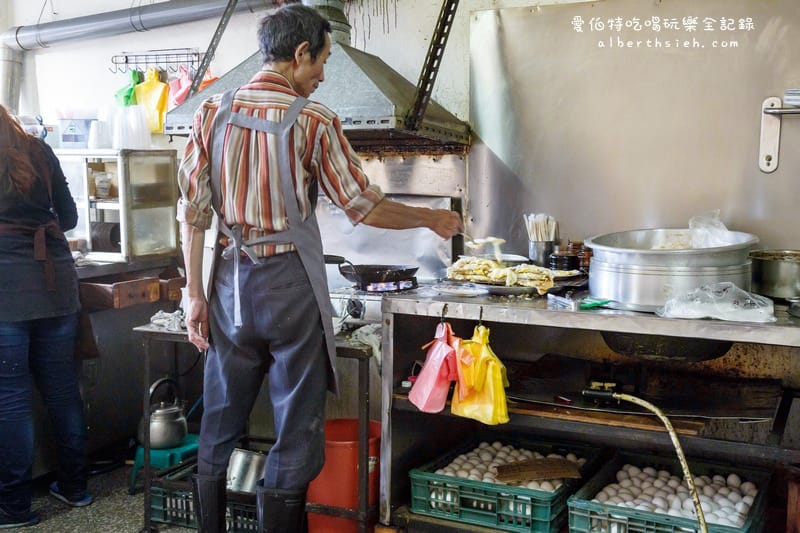 力行街無名早點．桃園八德美食（粉漿蛋餅口感厚實外皮酥香內裡軟Q）