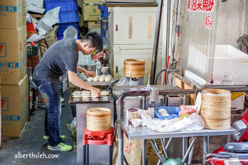 大甲城燒餅．大甲早餐（燒餅現桿現烤超酥脆好吃）