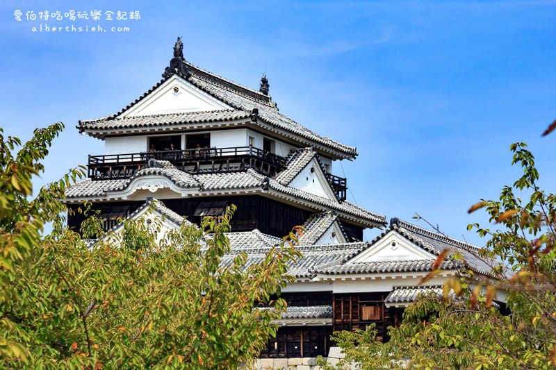 伊予松山城．四國愛媛景點（最高海拔的城堡，需要搭乘空中纜車登山）