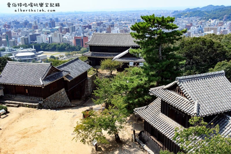 伊予松山城．四國愛媛景點（最高海拔的城堡，需要搭乘空中纜車登山）