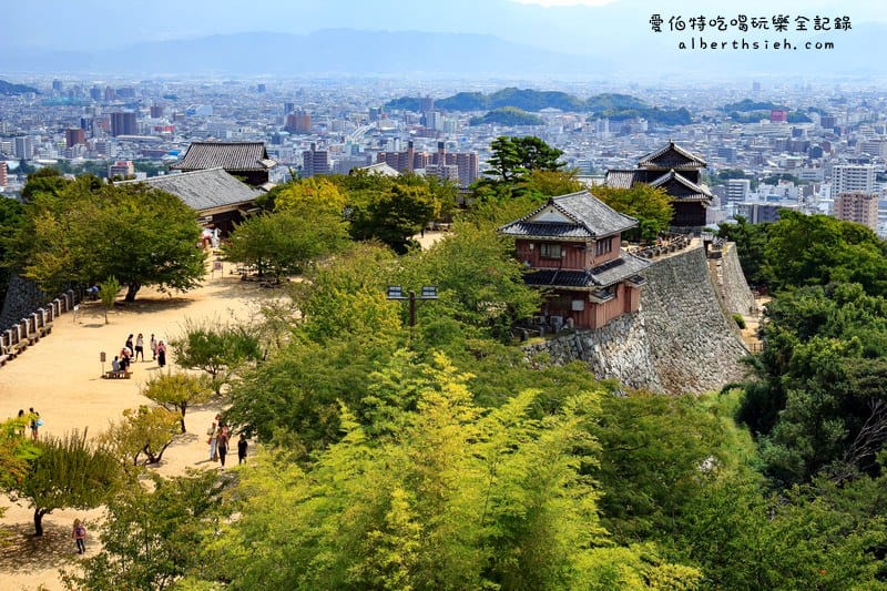 伊予松山城．四國愛媛景點（最高海拔的城堡，需要搭乘空中纜車登山）