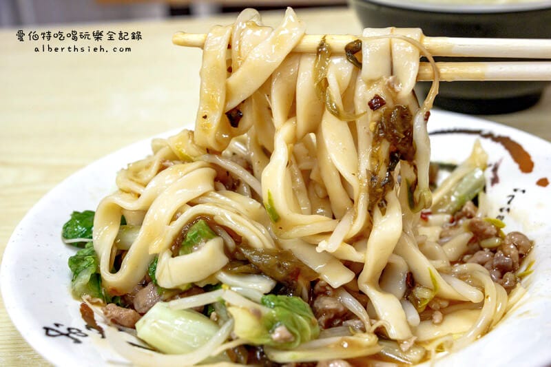 金安徽麵館．桃園北方小吃（偏甜的牛肉砂鍋飽足感十足）