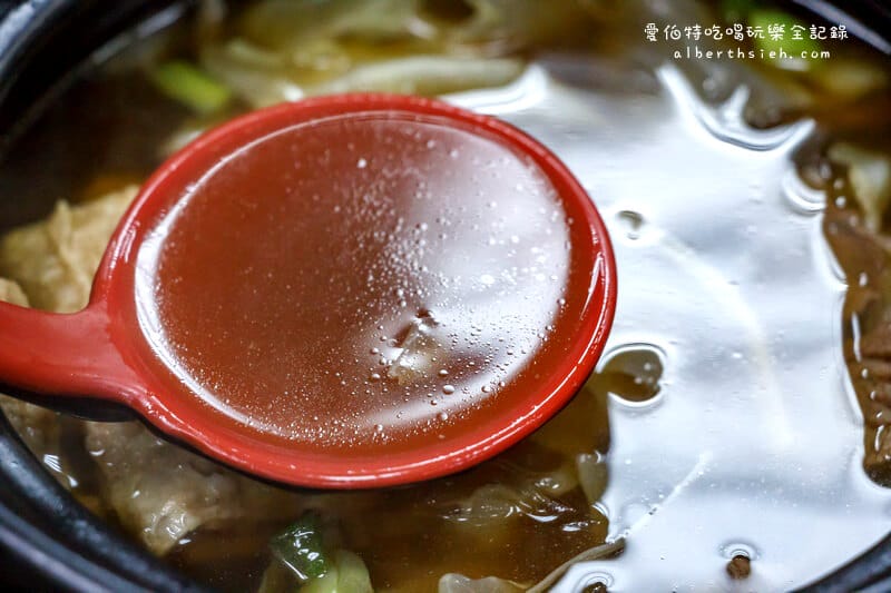 金安徽麵館．桃園北方小吃（偏甜的牛肉砂鍋飽足感十足）