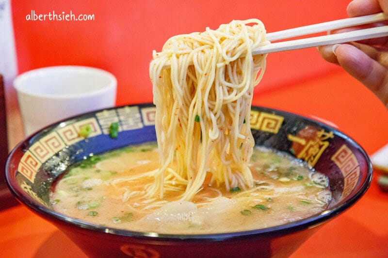 一蘭拉麵總本店．九州福岡必吃（特別的屋台風格用餐區，10倍辣真的有辣）