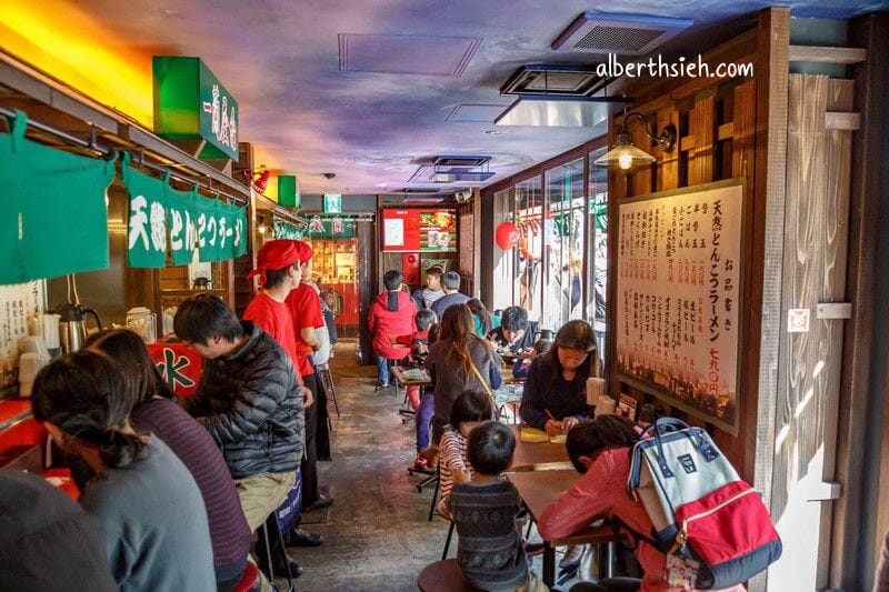 一蘭拉麵總本店．九州福岡必吃（特別的屋台風格用餐區，10倍辣真的有辣）