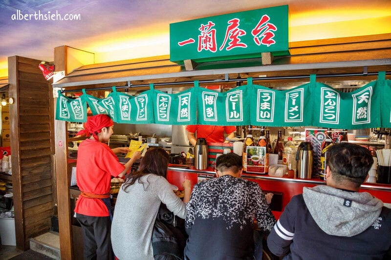 一蘭拉麵總本店．九州福岡必吃（特別的屋台風格用餐區，10倍辣真的有辣）