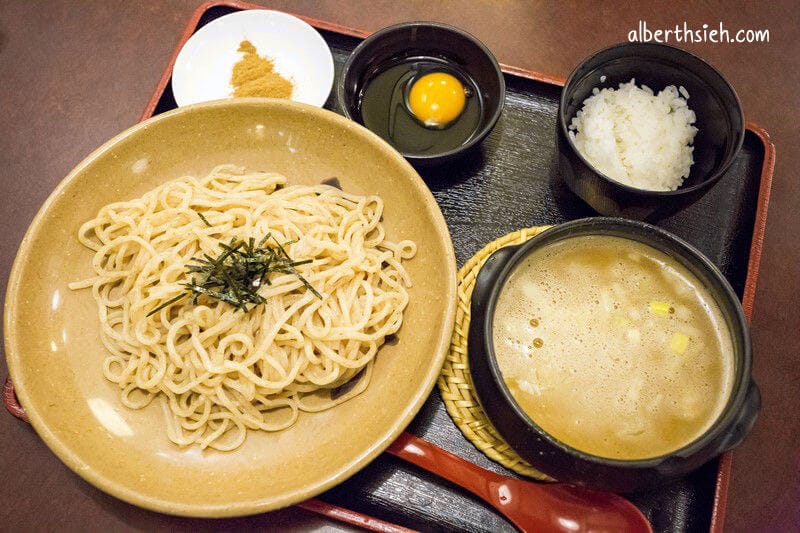 奈良必吃美食小吃餐廳懶人包（大佛布丁、中谷堂麻糬以及柿葉壽司）