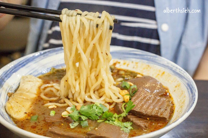 八哥正宗重慶酸辣粉.桃園龜山美食(湯頭酸香鮮辣麻的好喝) - 第15張圖 八哥正宗重慶酸辣粉.桃園龜山美食(湯頭酸香鮮辣麻的好喝)