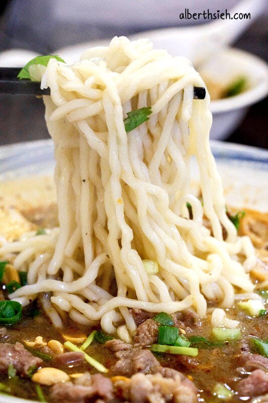八哥正宗重慶酸辣粉.桃園龜山美食(湯頭酸香鮮辣麻的好喝) - 第9張圖 八哥正宗重慶酸辣粉.桃園龜山美食(湯頭酸香鮮辣麻的好喝)
