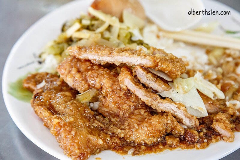 鬍鬚林排骨便當．鶯歌美食（大塊有口感也不會太油膩）