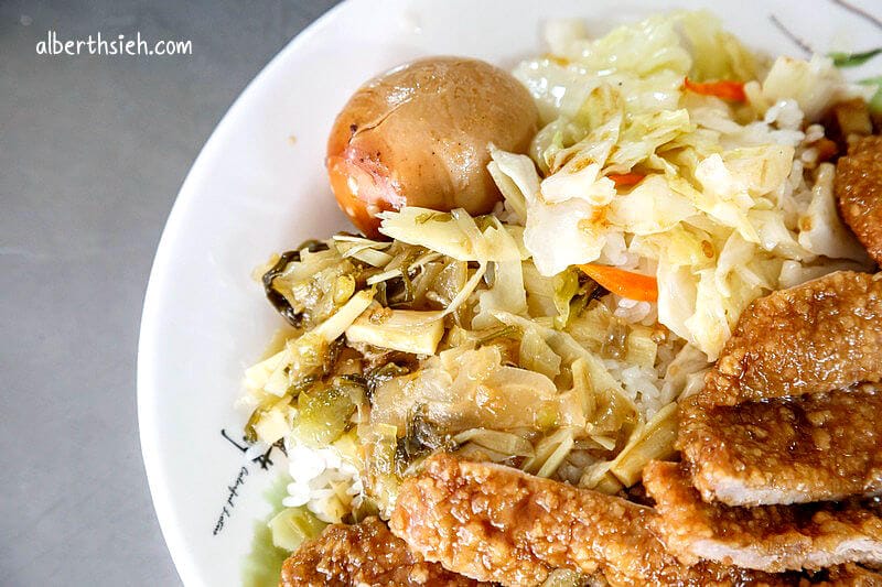 鬍鬚林排骨便當．鶯歌美食（大塊有口感也不會太油膩）