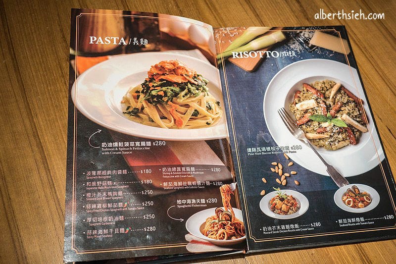 瓦薩美式比薩．桃園ATT筷食尚美食（披薩Q彈的餅皮搭配地瓜捲心口感美味）