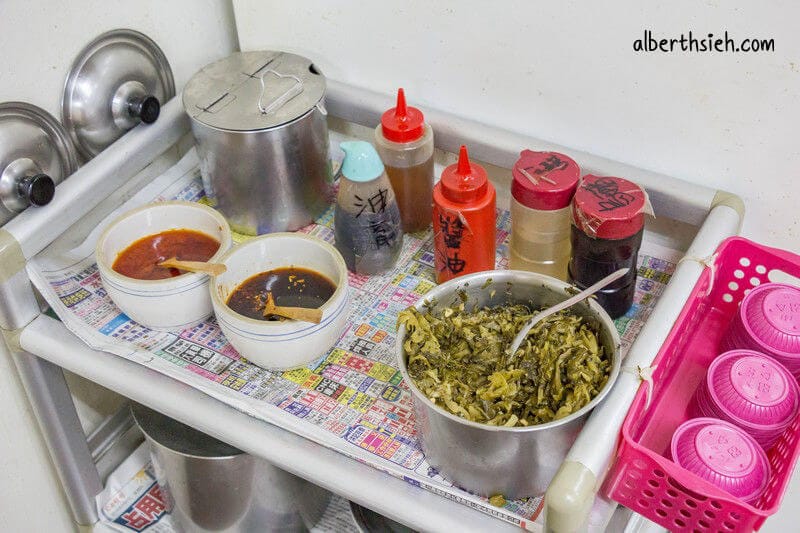 珍味牛肉麵．桃園區美食（牛肉軟嫩麵條Q彈）