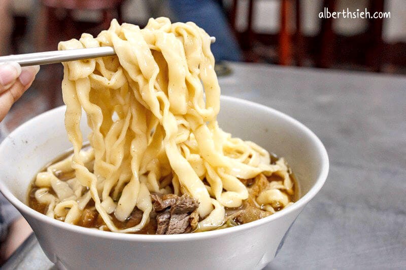 珍味牛肉麵．桃園區美食（牛肉軟嫩麵條Q彈）