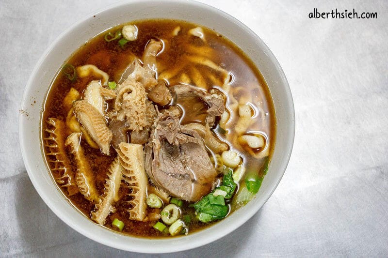 珍味牛肉麵．桃園區美食（牛肉軟嫩麵條Q彈）