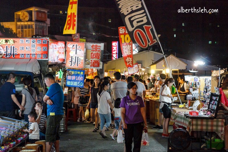 南崁五福夜市．桃園蘆竹美食（烤魷魚、籃記米腸加香腸、小叮噹牛排、乳雞翅）