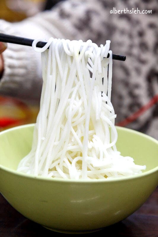 楊家將米干．桃園龍岡美食（過橋米線湯頭甘甜清爽好喝）