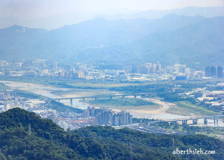 福源山步道百年大榕樹．龜山樹林景點（居高臨下眺望三鶯樹林台北盆地）
