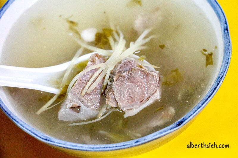 盧記涼麵．鶯歌美食（醬汁濃稠黑胡椒味道超重）