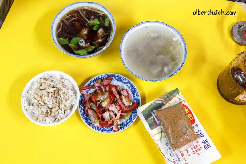 盧記涼麵．鶯歌美食（醬汁濃稠黑胡椒味道超重）