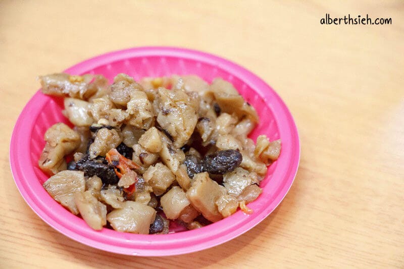 大碗公豬腳飯．桃園區美食（豬腳滷的很透膠質很多）