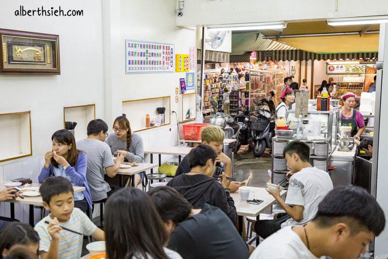 郭家好吃店雞肉飯．嘉義文化路夜市（粿仔湯料多實在的好喝）