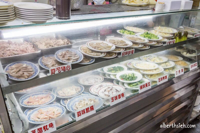 郭家好吃店雞肉飯．嘉義文化路夜市（粿仔湯料多實在的好喝）