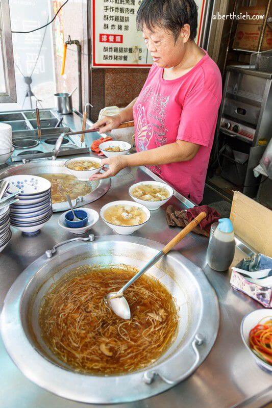 嘉義在地人帶路吃美食（三代西市米糕、西市老店筒仔米糕、阿坤師土魠魚羹、蓬萊漢堡、御香屋、新台灣餅舖、咱台灣人的冰、檜意森活村：森咖啡）
