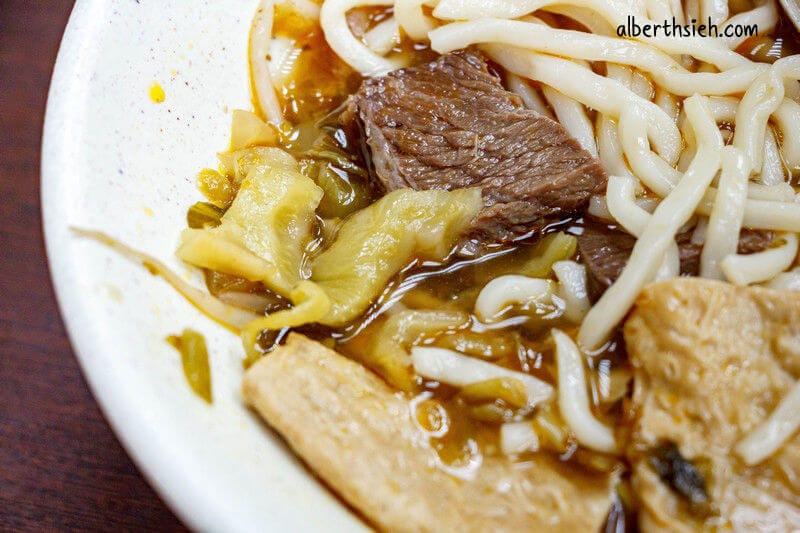 老師傅牛肉麵．中壢中原美食（番茄牛肉麵帶點酸甜味很清爽順口）