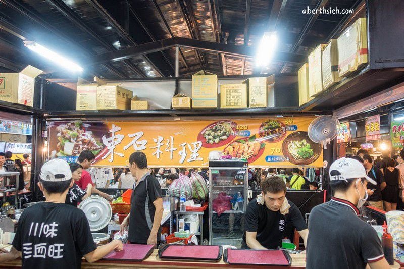 樹林興仁花園夜市（配置遮雨棚電風扇吃喝玩樂共400攤等你來）