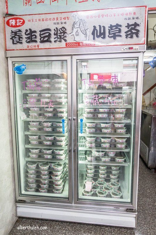 陳記養生豆花嫩仙草．桃園內壢美食（用料健康仙草凍滑嫩甘甜好吃）
