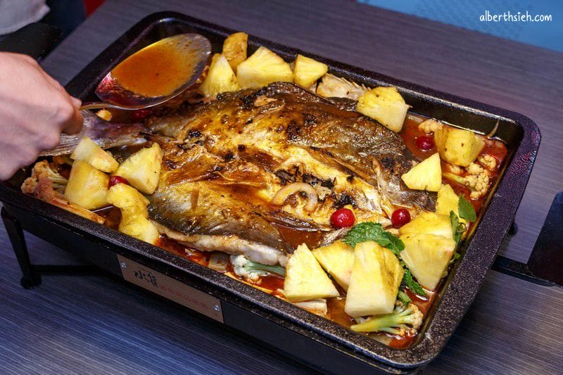 水貨-炭火烤魚．中和美食（創新水果烤魚，還可以一爐二吃變身麻辣鍋）