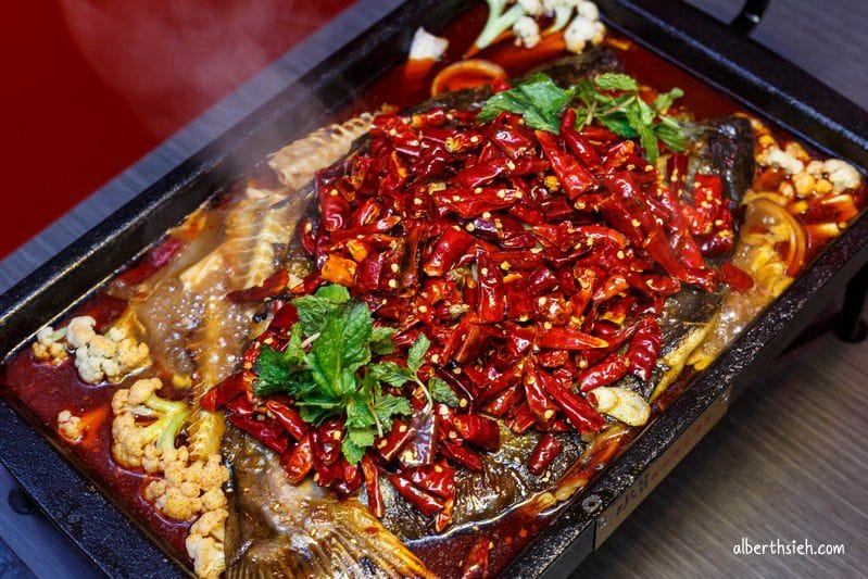 水貨-炭火烤魚．中和美食（創新水果烤魚，還可以一爐二吃變身麻辣鍋）