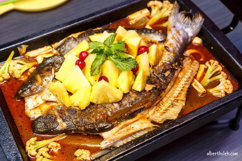 水貨-炭火烤魚．中和美食（創新水果烤魚，還可以一爐二吃變身麻辣鍋）