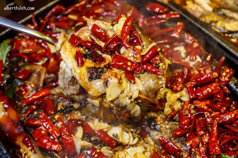水貨-炭火烤魚．中和美食（創新水果烤魚，還可以一爐二吃變身麻辣鍋）