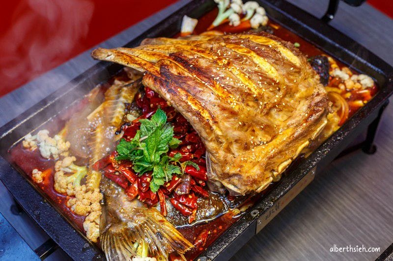 水貨-炭火烤魚．中和美食（創新水果烤魚，還可以一爐二吃變身麻辣鍋）