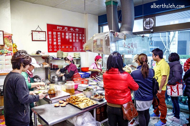 阿秀米干．龍岡忠貞市場美食（湯頭清爽不油膩免費的泡菜也好吃）