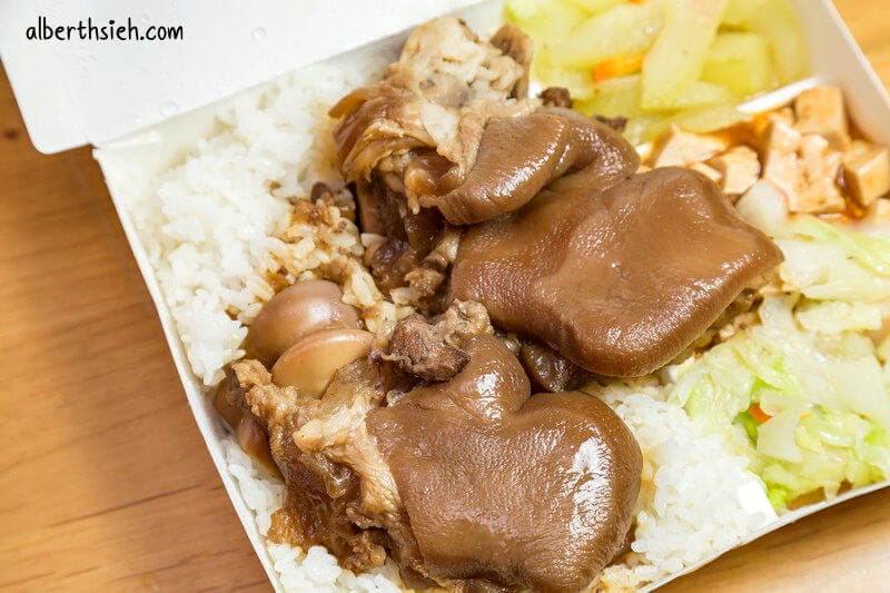 佳珍餐飲．桃園便當（20180614更新，雞腿豬腳飯都不錯吃，但價錢偏高）