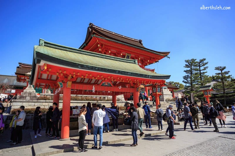 伏見稻荷大社．京都景點（感受千本鳥居震撼以及獨特狐狸造型繪馬）