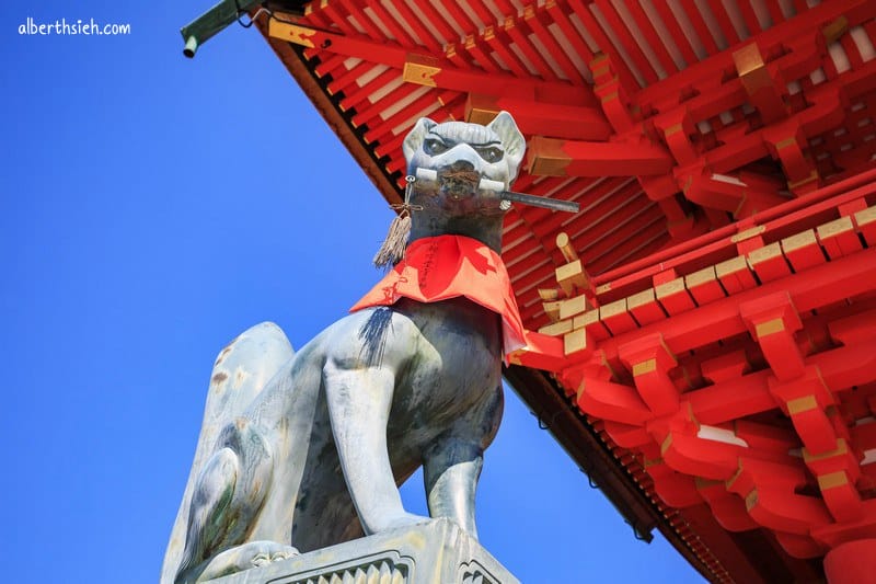 伏見稻荷大社．京都景點（感受千本鳥居震撼以及獨特狐狸造型繪馬）