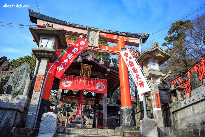 伏見稻荷大社．京都景點（感受千本鳥居震撼以及獨特狐狸造型繪馬）
