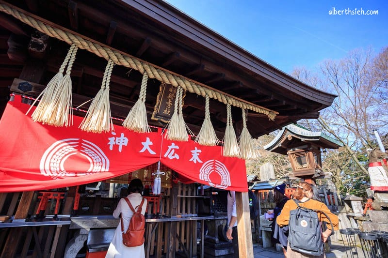 伏見稻荷大社．京都景點（感受千本鳥居震撼以及獨特狐狸造型繪馬）